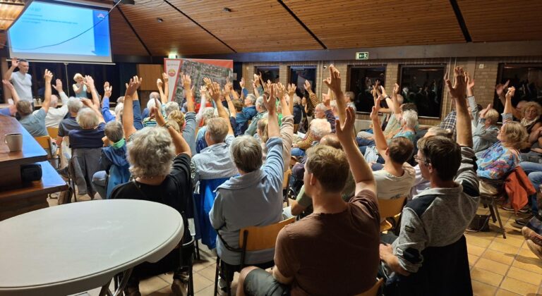 Een volle zaal op de bewonersavond van 4 september